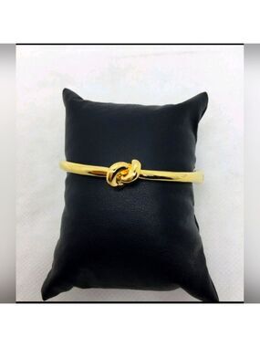 Kate Spade New York Goldtone Knot Hinged Bangle Bracelet NWOT 6.5